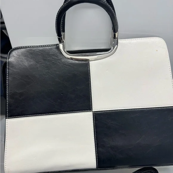 Gucci Monochrome Checkered Bag with Wallet - Picture 3 of 4